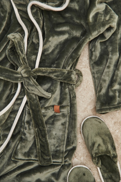 Logotrade werbemittel das Foto: VINGA Louis Luxus Plüsch GRS rPET Bademantel Größe S/M