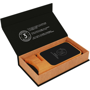 Logotrade werbemittel das Foto: SCX.design W16 kabelloser 10-Watt-Ladeständer aus Holz mit Leuchtlogo