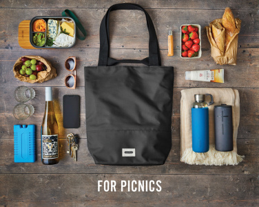 Logotrade Geschäftsgeschenke das Foto: Black+Blum isolierte 16L Trage- & Kühltasche