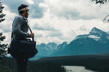 Logotrade promotional giveaway image of: Swiss Peak AWARE™ RPET Voyager weekend bag