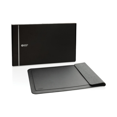 Logotrade corporate gift picture of: Swiss Peak 15W magnetic charging laptop sleeve 14-15,6"
