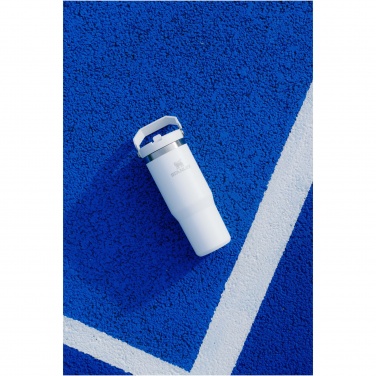 Logotrade firmakingituse foto: Stanley 890 ml IceFlow™ kõrrega termoskruus