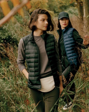 Logotrade reklaamtoote foto: Iqoniq Meru naiste taaskasutatud polüestrist vest