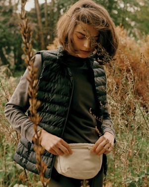 Logo trade firmakingituse pilt: Iqoniq Meru naiste taaskasutatud polüestrist vest