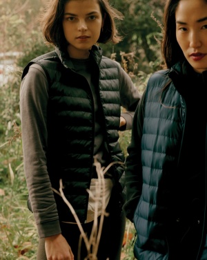 Logotrade firmakingituse foto: Iqoniq Meru naiste taaskasutatud polüestrist vest