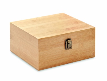 Logotrade ärikingituse foto: Viskiklaaside komplekt puidust karbis