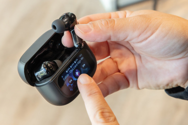 Logotrade firmakingi foto: Airtune puutetundliku ekraaniga ANC kõrvaklapid