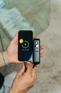 Logotrade reklaamkingituse foto: Urban Vitamin Eureka hübriid 10000mah akupank 65W