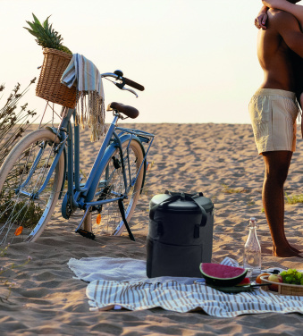 Logotrade firmakingi foto: COLDI külmakott-seljakott 600D RPET-ist