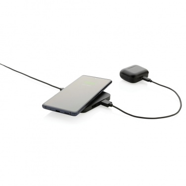 Logotrade mainoslahjat kuva: RCS 10W langaton laturi USB porteilla kierrätetystä muovista