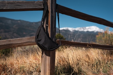 Logotrade liikelahja mainoslahja kuva: Crescent AWARE™ RPET puolikuun muotoinen crossbody -laukku