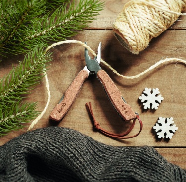 Logo trade mainoslahja ja liikelahja tuotekuva: Linkkuveitsi korkkia pihdeillä