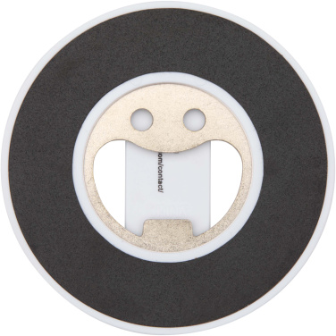 Logotrade liikelahjat kuva: Ain kierrätetystä muovista valmistettu magneettinen puhelinjalusta pullonavaajalla