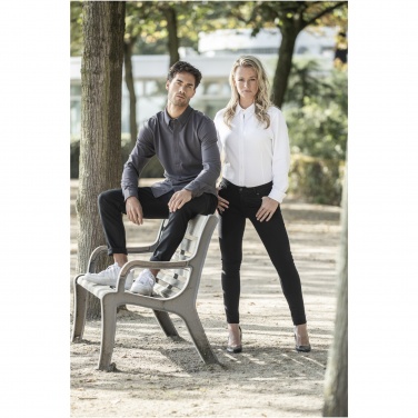 Logotrade biznesa dāvanas foto: Liels sieviešu krekls ar garām piedurknēm