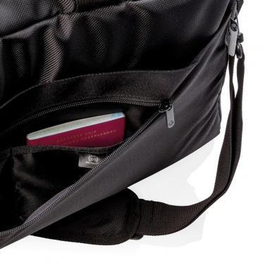 Logotrade ziemassvētku dāvanas foto: Swiss Peak RFID dufelis ar čemodāna atvērumu