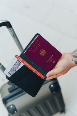 Logotrade Ideja dāvanas foto: Trackmate RCS rpoliestera pases turētājs visā pasaulē
